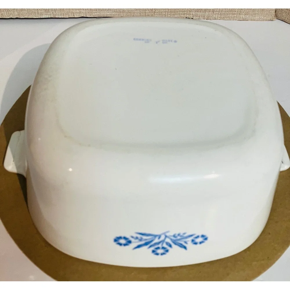 Corning Ware Casserole Dish  2.5 QT White Excellent Cornflower Blue P-2 1/2